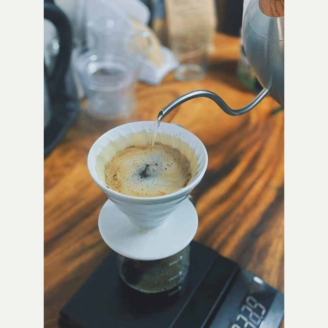 Hario V60 Ceramic Coffee Dripper White - Phễu pha cà phê sứ trắng - Ảnh 3